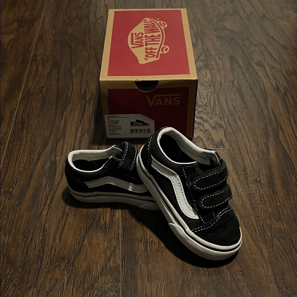 Vans Kids Black & White Old Skool Velcro Sneakers